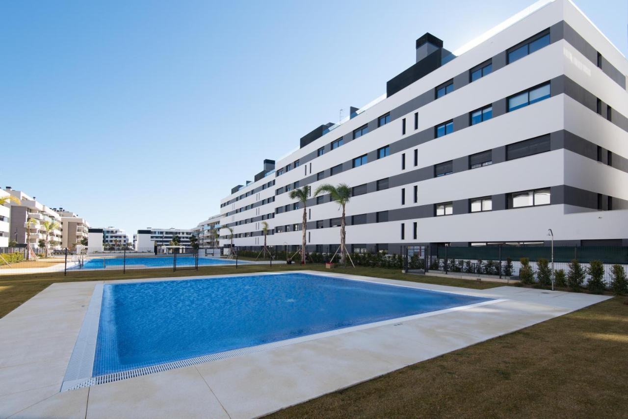 Lujoso Piso Con Jardin Privado A Dos Minutos Andando De La Playa Los Alamos Torremolinos Exterior foto